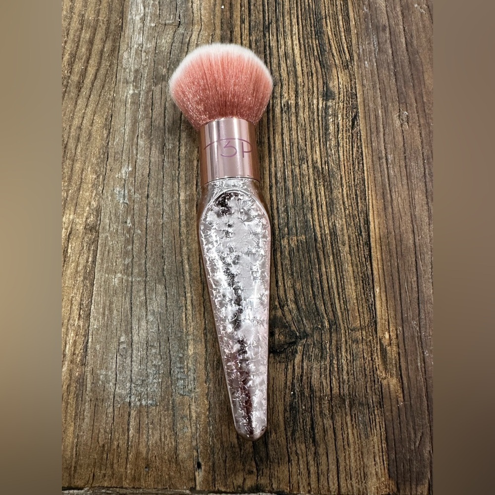 Pink rose gold Makeup Brush